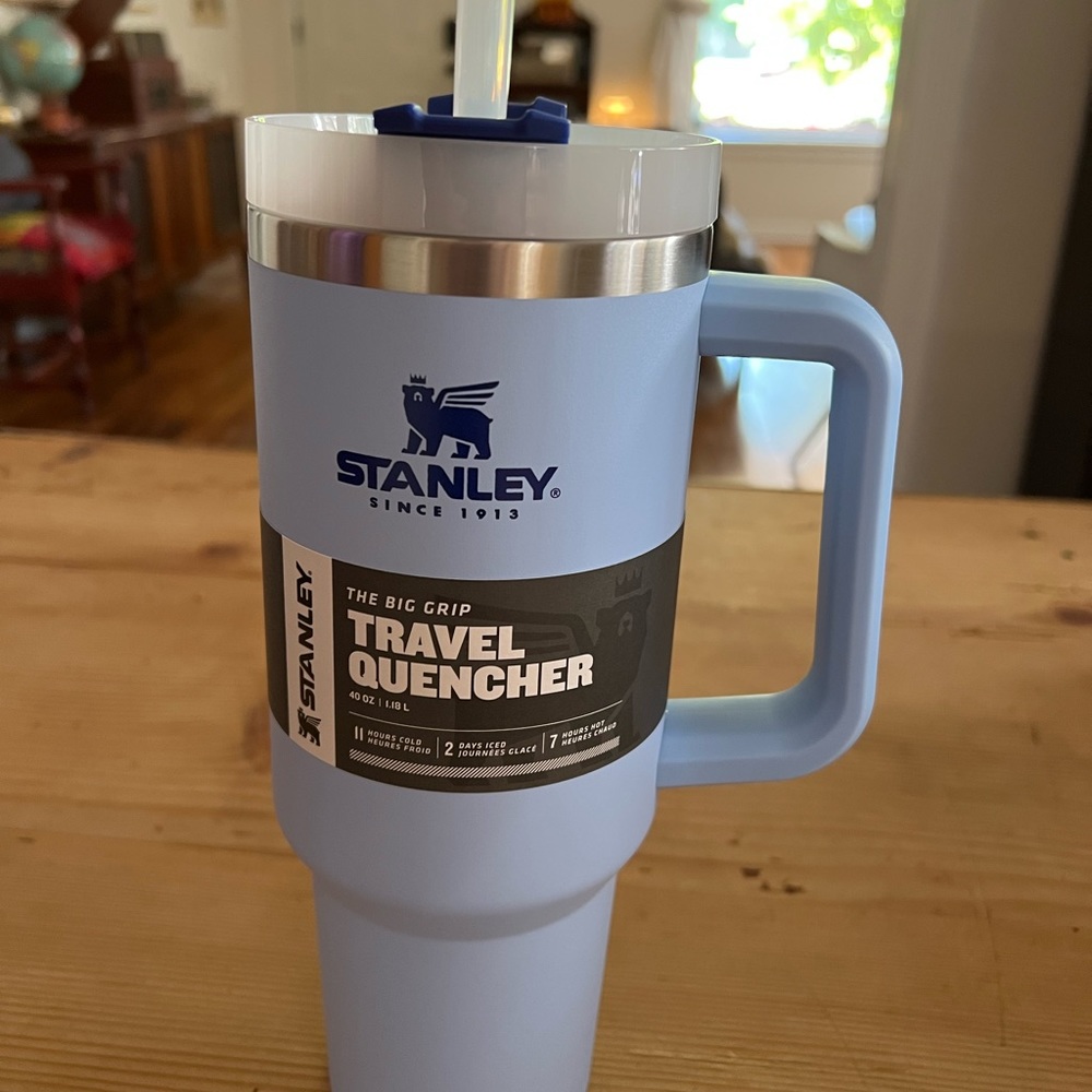 NEW STANLEY ADVENTURE QUENCHER 40 OZ TRAVEL TUMBLER CORNFLOWER STRAW CUP 40OZ - Picture 2 of 3